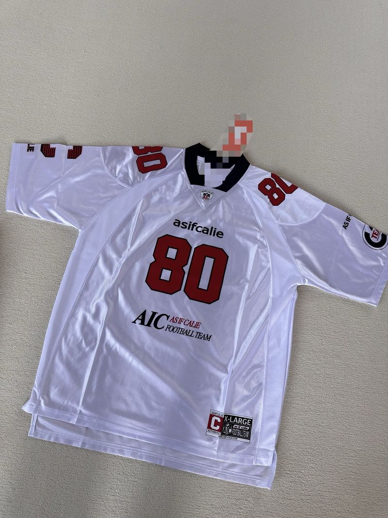 Top in jersey patchwork ispirato al K-Pop Minji - Maglietta ampia a maniche corte con ricamo e scollo a V_voghion.com