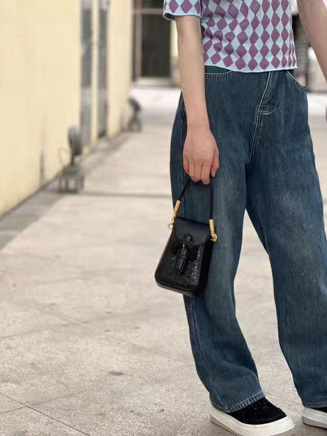 Niche design package, exquisite hand-hd envope, small handbag, mobile phone, fashionable crossbody bag, 2024 new_voghion.com