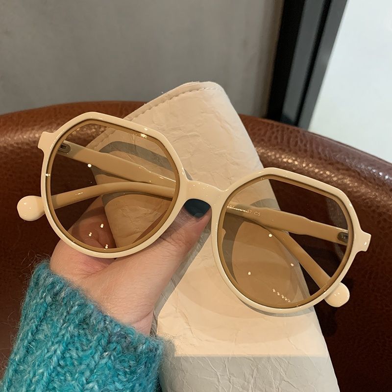 New White Sunglasses Women's Trendy Retro Small Frame Brown Sunglasses Small Face_voghion.com