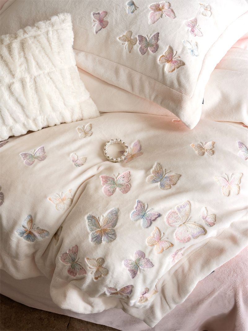 Set di quattro pezzi Winter Milk, copripiumino, lenzuola, biancheria da letto in flanella di corallo e velluto double-face_voghion.com