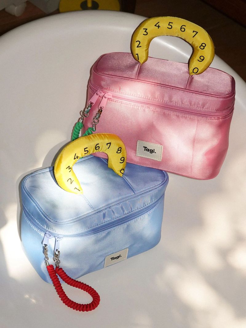 Multilayer Makeup Organizer - Waterproof Hotdog Bag With Color Block Design (Large Capacity, Multiple Compartments, Travel-Friendly Cosmetic Case)_voghion.com