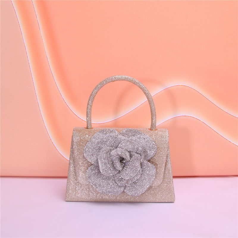Borsa da sera con diamanti e rosa a forma di grande fiore retrò di lusso, alla moda, per feste e sfarzo_voghion.com