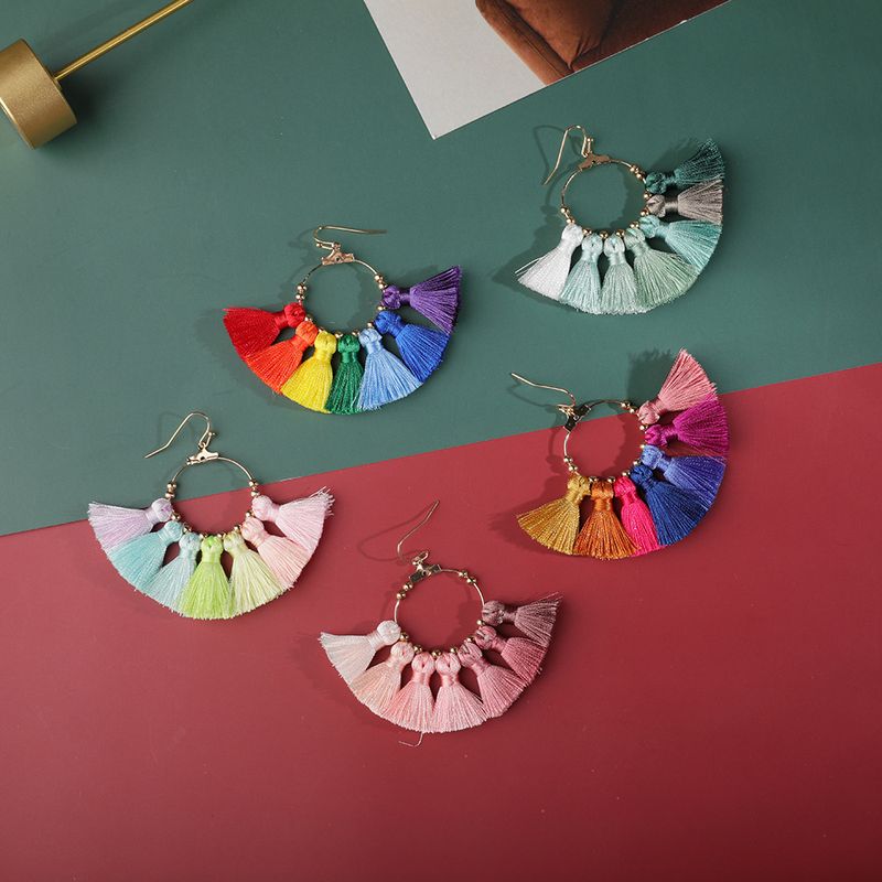 Orecchini con nappe in filo di cotone intrecciato colorato, fatti a mano, a forma di ventaglio, in stile etnico arcobaleno_voghion.com