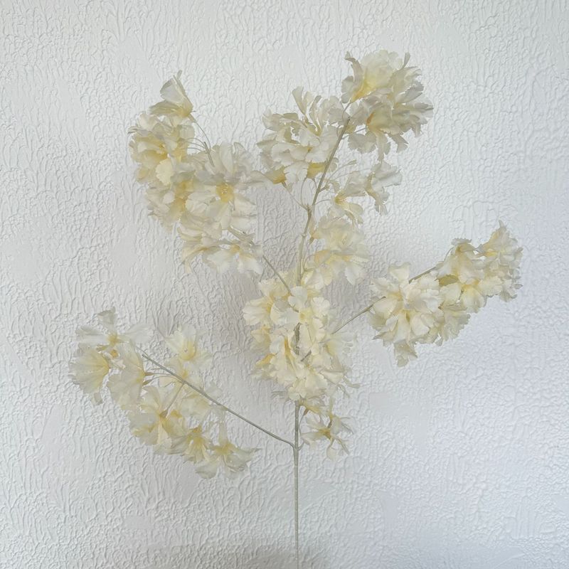 Fleurs artificielles et séchées couleur champagne pour plafond de salle de cérémonie de mariage, guide routier, décoration d'hôtel_voghion.com