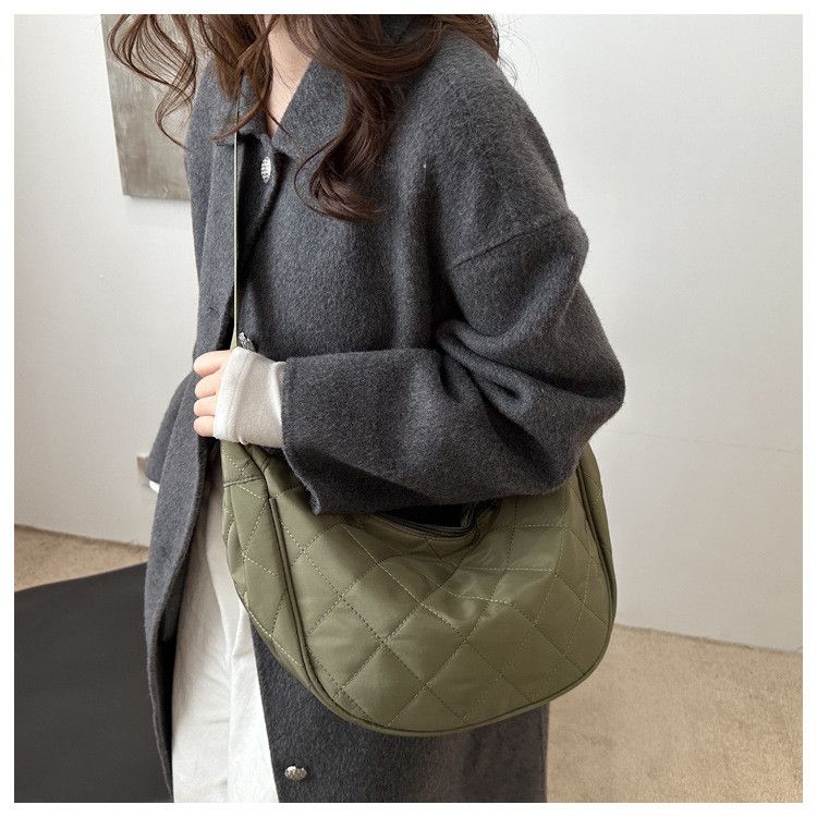 Borsa a tracolla singola casual di grande capacità, tinta unita, 2025, nuova borsa versatile trapuntata a forma di gnocco, borsa leggera e resistente all'acqua_voghion.com