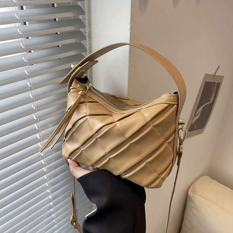 Versatile nicchia ins per le donne, versione coreana alla moda 2024, popolare bento sotto le ascelle b, lunch box portatile con griglia a diamante_voghion.com
