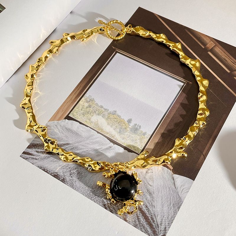 French Style Sweater Vintage Oil Painting Girl Button Necklace Female Niche Design Exquisite Collarbone Chain Trendy_voghion.com