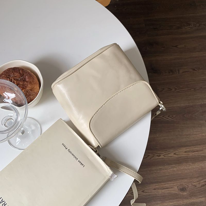 Sac seau à bandoulière à une épaule rouge pour femmes coréennes 2024, texture Instagram, nouveau design polyvalent et de niche_voghion.com
