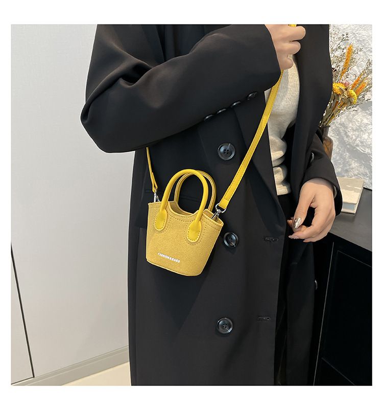 Borsa a secchiello da donna, alla moda, con tracolla monospalla, stile Candy Lover, con rossetto, da portare a spalla, rossa_voghion.com
