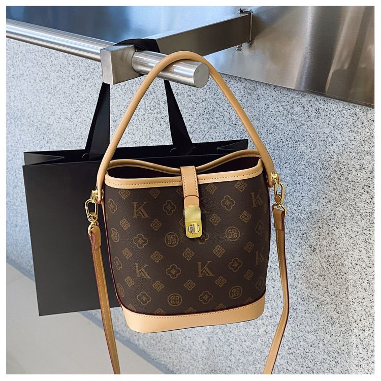 Tendenza di quest'anno: borsa a secchiello leggera e lussuosa stampata per le donne, nuova borsa alla moda 2025, borsa a tracolla versatile_voghion.com