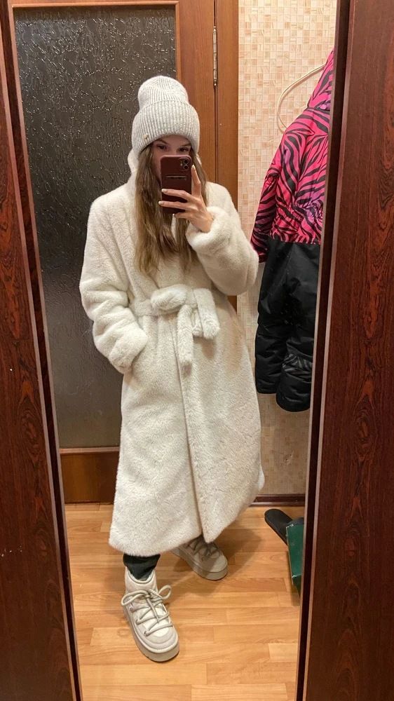 Damenbekleidung Pelzmantel Verlängert Luxus Kunstpelzmantel Damen Elegant Lang Weiß Winterjacke Mit Revers Perle Schwarz/Weiß S-XXL_voghion.com