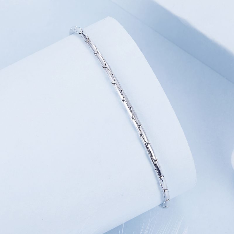 Pulsera de plata de ley 925 con elementos esenciales de moda para mujer._voghion.com