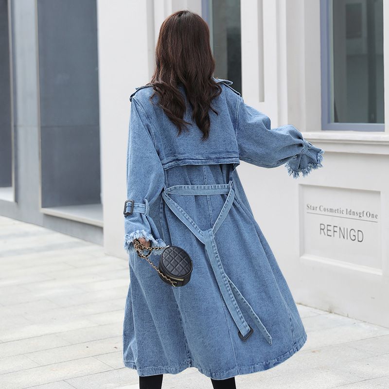 Stor storlek Lös medellång denim trenchcoat med bälte och dubbelknäppta knappar för kvinnor 19212_voghion.com