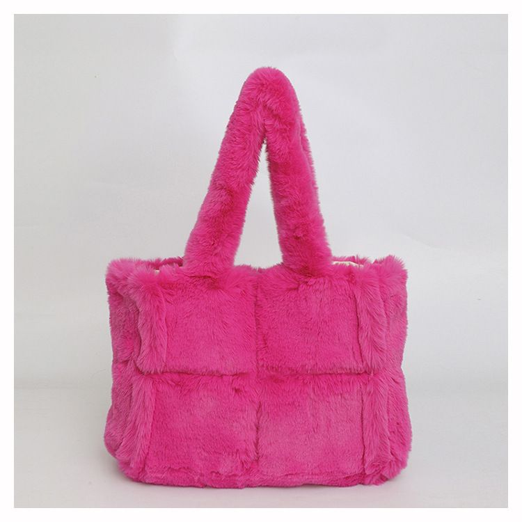 Piccola borsa a mano in pelliccia di nicchia per donna, nuova moda autunno e inverno 2024, borsa a mano in peluche di grande capacità_voghion.com