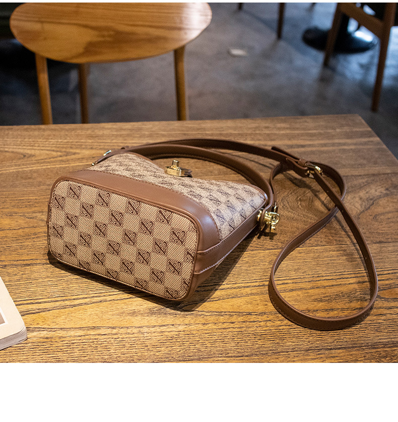 Nuovo Buono 2023 Borsa a secchiello semplice da donna Borsa quadrata piccola portatile di alta qualità leggera di lusso Borsa a tracolla monospalla retrò_voghion.com