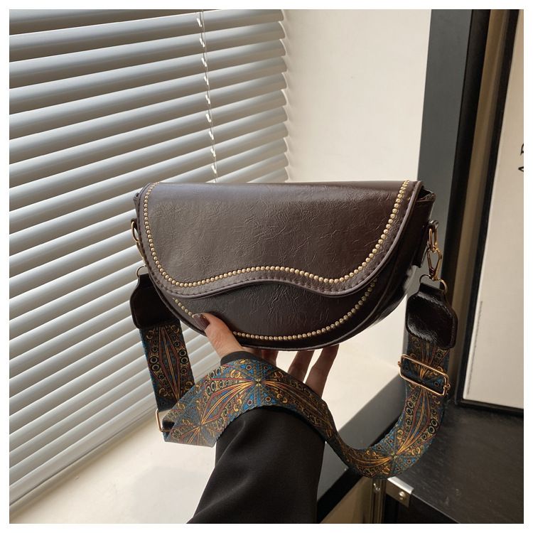 2025 Solid Color New Trendy Fashionable Simple Textured Wide Strap Crossbody Shoulder Women's Saddle Bag_voghion.com