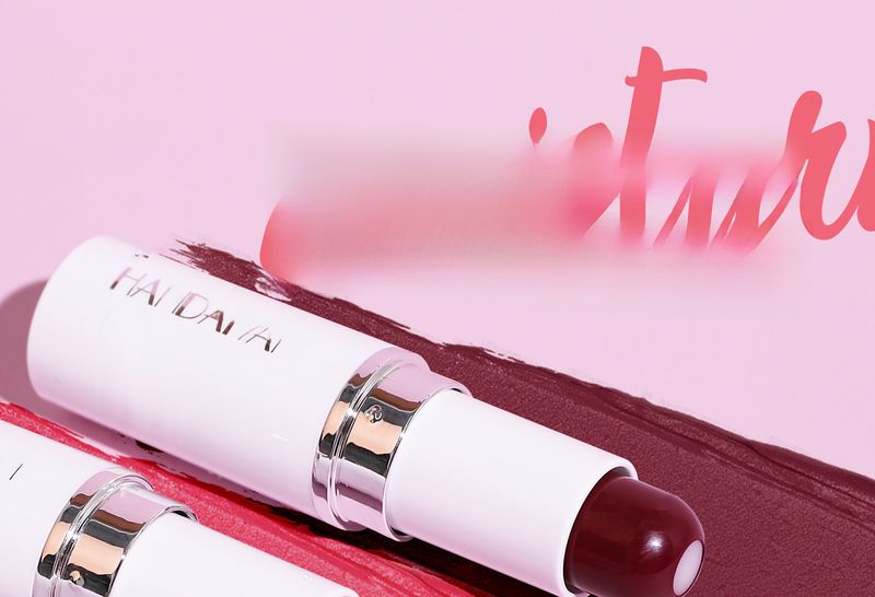 Han Daiyan handaiyan cross-border new two-in-one lipstick matte moisturizing 8-color sandwich lipstick_voghion.com