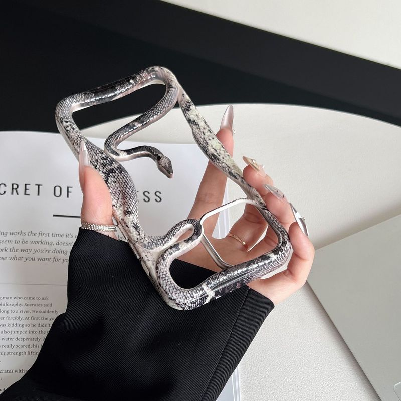 3D Hollow Snake Pattern Sticker Case For IPhone 16 Pro Max/15 Pro - Unique Aesthetic Design With Artistic Cutout & Water Transfer Technology_voghion.com
