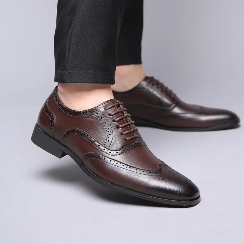 Cost performance Classic Oxfords Leather Formal Pointed Toe Business Office Dress Man Brogue Flats Wedding Party Shoes_voghion.com