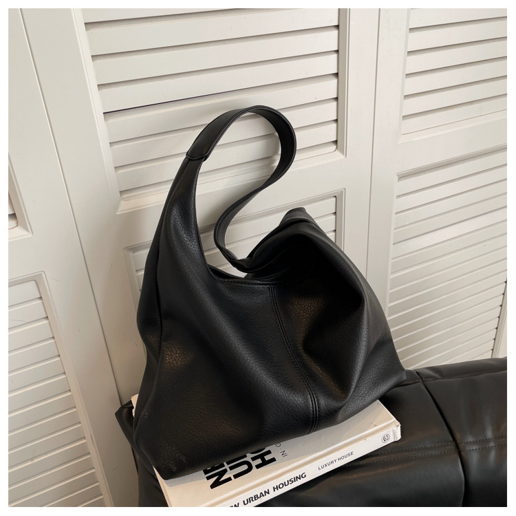 New fashionable women's bags for spring and summer, single shoulder underarm bag with large capacity crossbody bag, high-end commuting tote bag_voghion.com