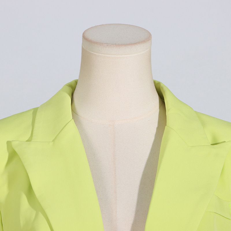 GraceChic Modischer Freizeitanzug Herbst 2025: Zweiteiliges Set bestehend aus V-Ausschnitt-Cardigan, kurzem Blazer und hochgeschnittener, gerader Hose_voghion.com