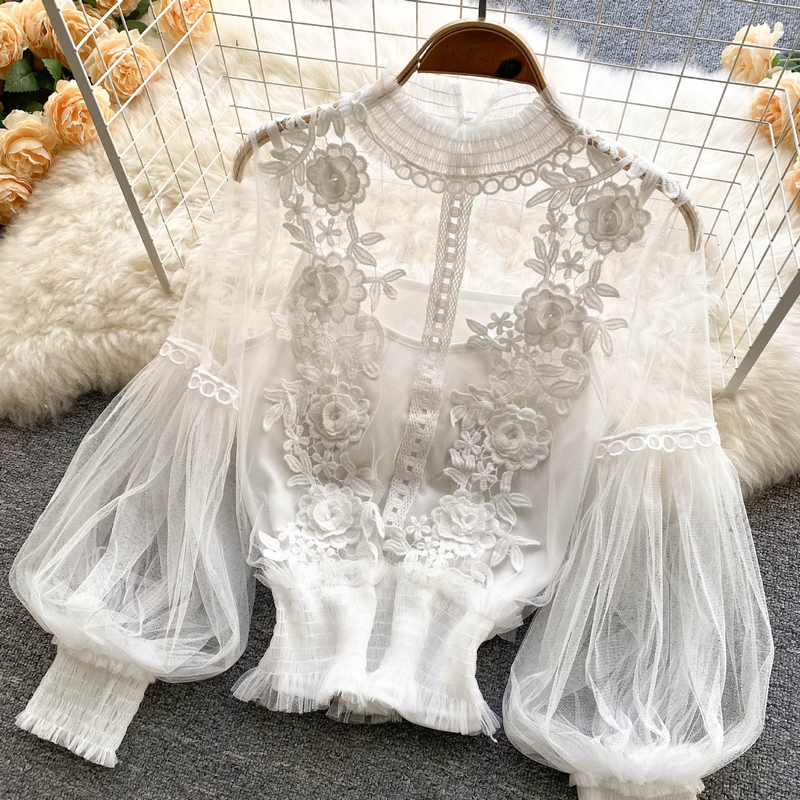 Women's three-dimensional flower collage see-through mesh lantern sleeve slim short top lace base blouse_voghion.com