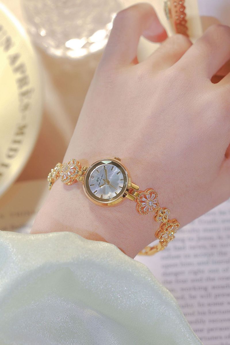 Elegante Quarzuhr für Damen mit vierblättrigem Kleeblatt-Design, Schweizer Uhrwerk, 30 m wasserdicht, Mineralglas, Gold- und Silberoptionen, vierblättriges Kleeblatt_voghion.com