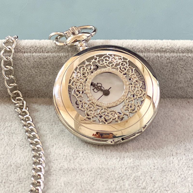 Vintage Nostalgic Flap Quartz Pocket Watch Hollow Flower Carving Necklace Antique Pendant Watch Work Daily Birthday Anniversary Valentine's Day Gift_voghion.com