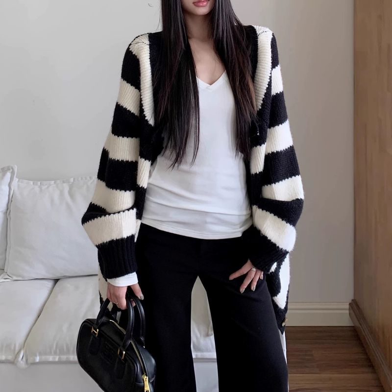 ragazza WITHM Maglione Autunno Inverno 2025 Nuovo Cardigan a Righe Versatile Casual Snellente Largo Cappotto Donna Top_voghion.com