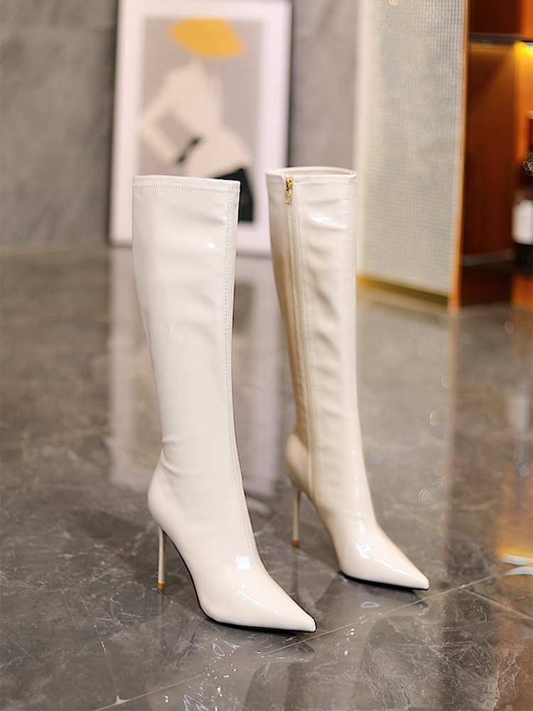 Bota de salto alto com zíper lateral e bico fino em couro envernizado Temperment Wild_voghion.com