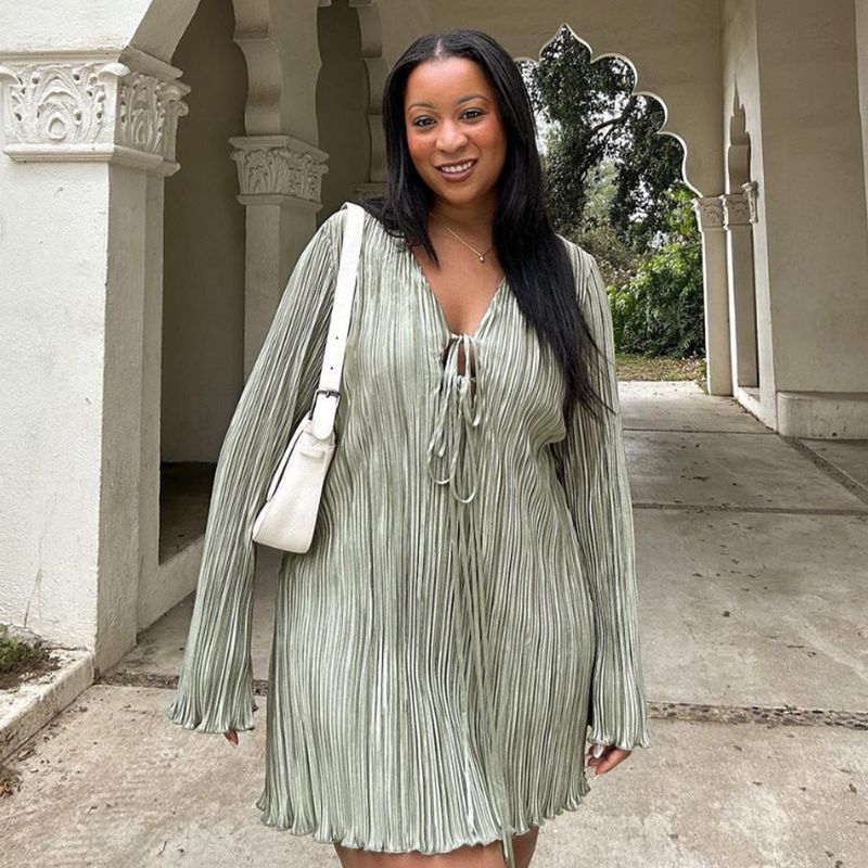 ChicShe N8011 Cross-Border Plus Size 2024 Elegant Slimming Lace-Up Dress Flared Long Sleeve Solid Color Gown_voghion.com