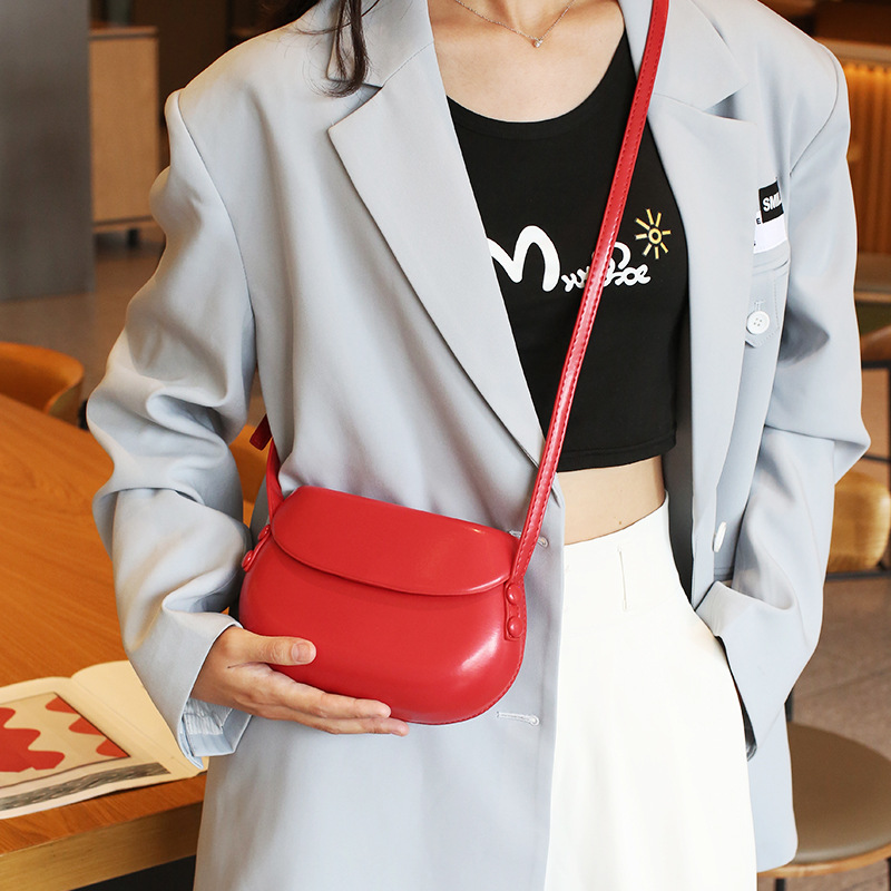 2024 Nieuwe grote geperste shell tas, veelzijdige leren zadeltas, casual en modieuze schoudertas, crossbody tas_voghion.com