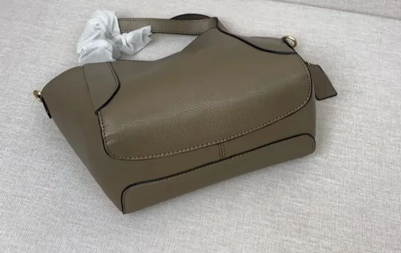Borsa firmata Hadley Hobo 21 Borsa a secchiello da donna firmata Hadley Willow Hobo Pochette alla moda_voghion.com