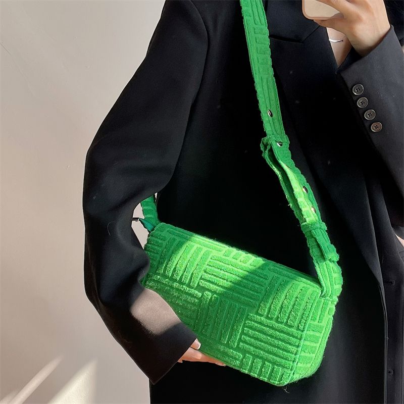 Borsa singola diagonale incrociata in velluto a coste versione coreana Instagram tracolla larga da donna 2024 nuova versatile piccola piazza_voghion.com
