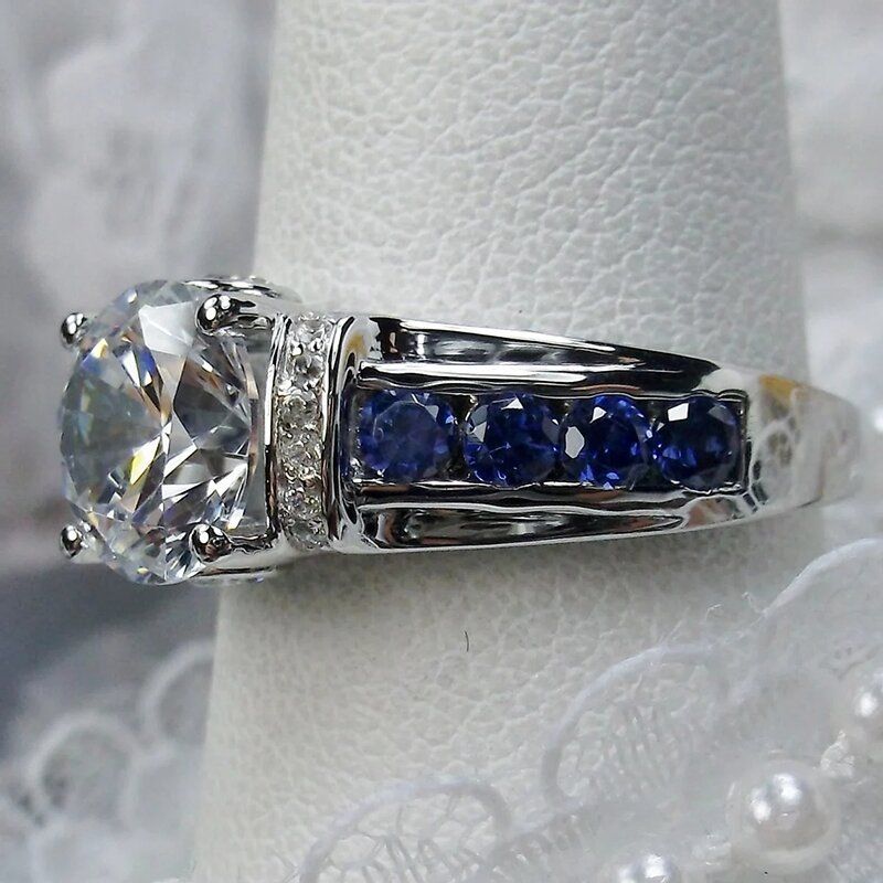 Anello con zirconi geometrici alla moda Rixing di Cao Shi per uomo e donna. Anello con proposta di temperamento alla moda_voghion.com