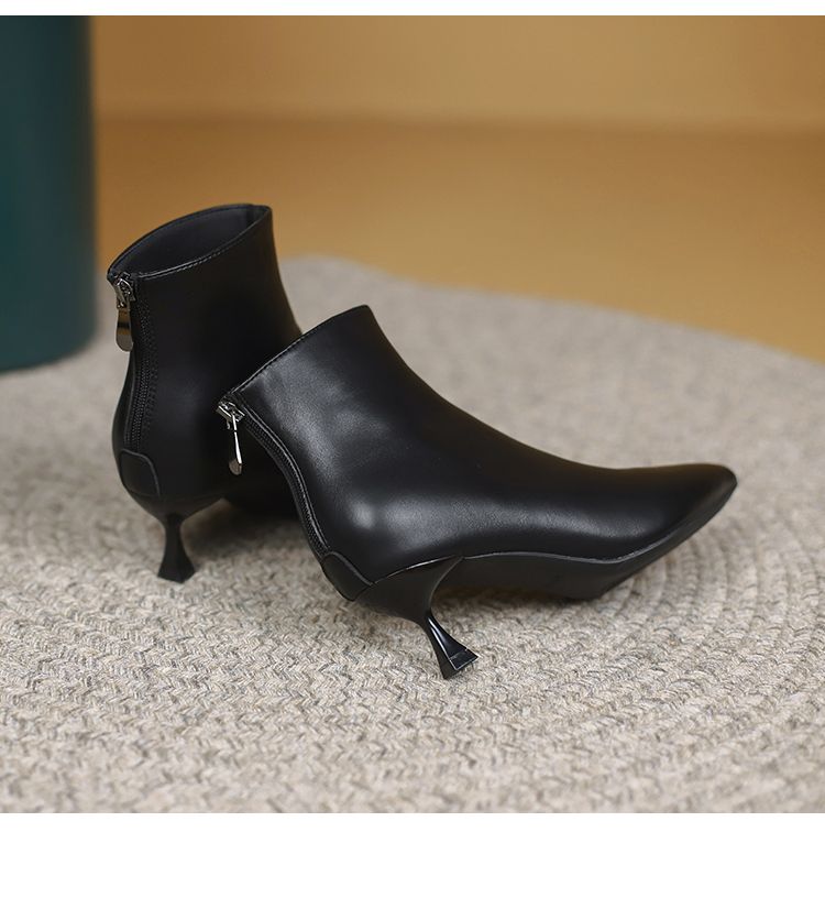 Creamy-white French Style Small Heel Autumn And Winter Pointed Toe Elegant Ankle Boots_voghion.com