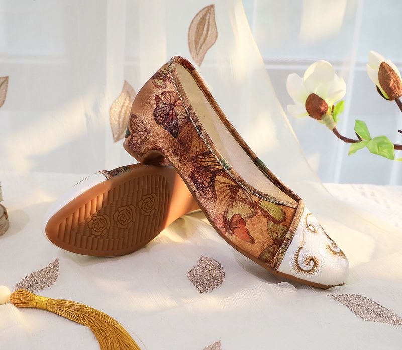 Damenschuhe Frühlings-Cheongsam im neuen Stil, spitze Tanzschuhe für Damen im Retro-Look, bedruckte alte Stoffschuhe_voghion.com