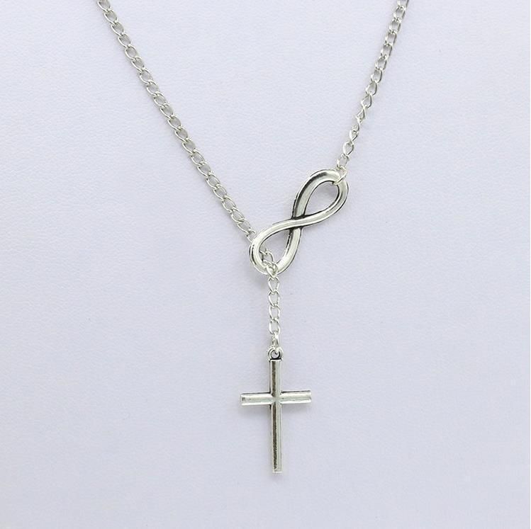 Collana con ciondolo a forma di croce con numero fortunato 8, in vendita a prezzi scontati_voghion.com
