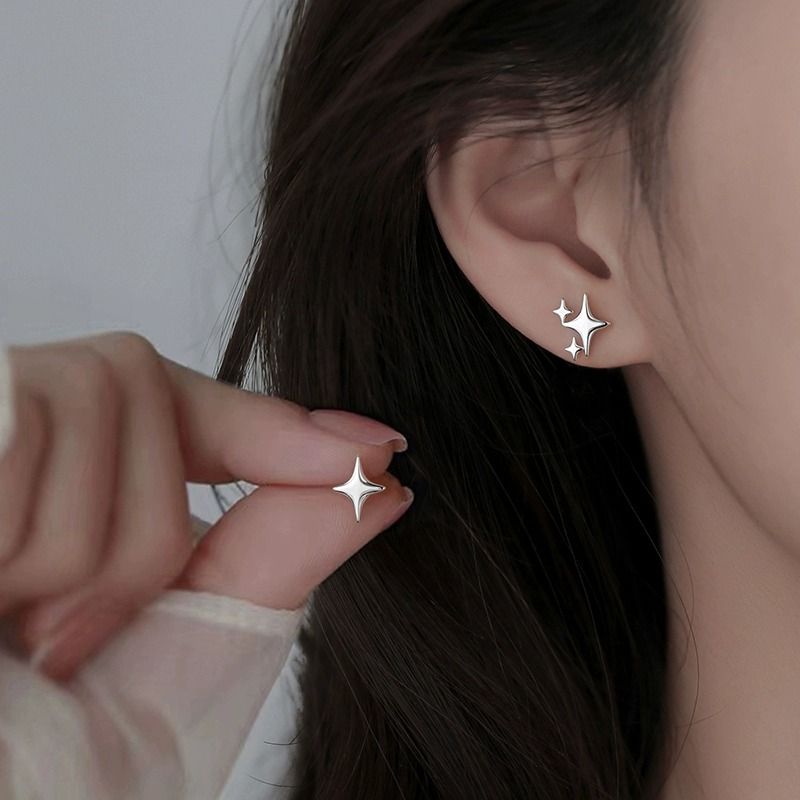 Tiqi S Reines Silber Asymmetrische Sterne Frauen, Zart Und Kompakt, Mit Einem Vier-sterne High-end-Gefühl, Vielseitig Ohrringe Für_voghion.com