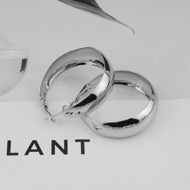 Extravagante, C-förmige Creolen aus hochwertigem Metall für Damen, silberne Nadelohrringe, vielseitig und minimalistisch._voghion.com