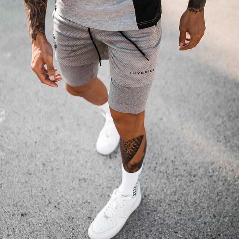 Pantaloncini sportivi alla moda a doppio strato per l'allenamento da uomo falso in due pezzi da basket in esecuzione fitness capris_voghion.com
