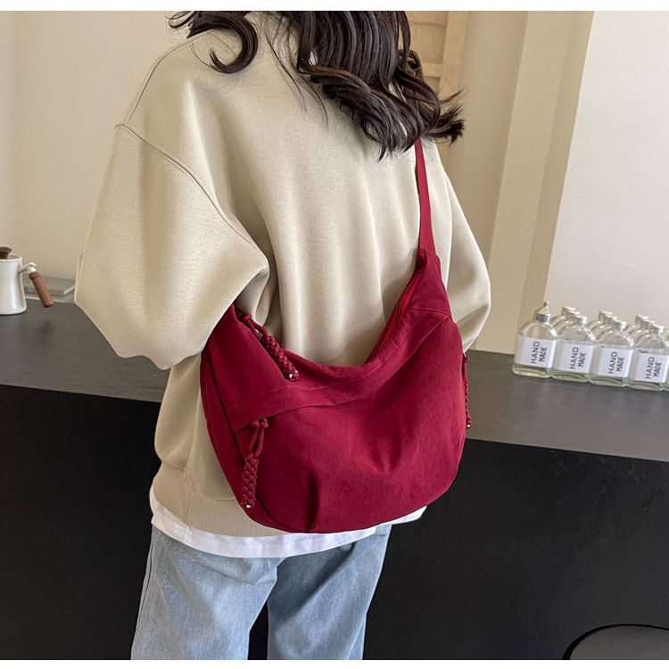 Borsa a tracolla da donna in tessuto di nylon, nuova borsa estiva, grande capacità, versatile, design di nicchia, tracolla singola, stile gnocco_voghion.com