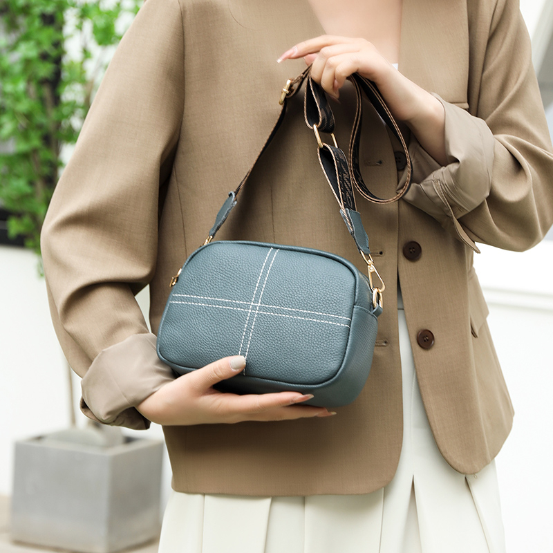 Sac à main en cuir véritable pour femmes, classique, mode, sac à bandoulière à larges bretelles, tendance Simple, fourre-tout en cuir de vache, 2023_voghion.com