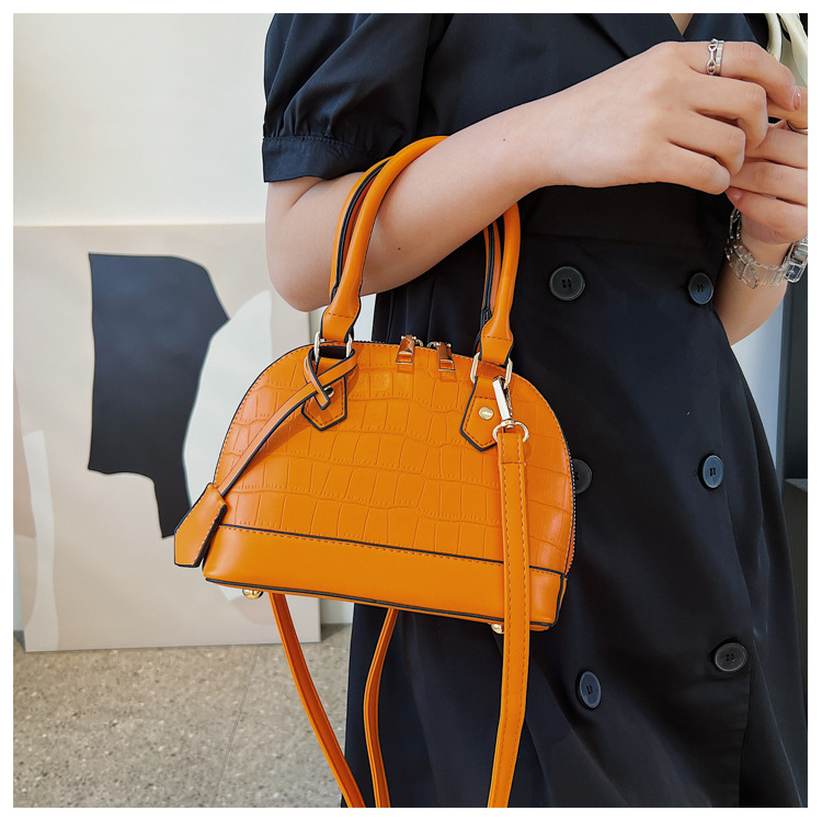 Europeiskt och amerikanskt mode retro stenmönster enkel skalväska 2024 ny nischdesignad axelväska crossbody damväska trend_voghion.com