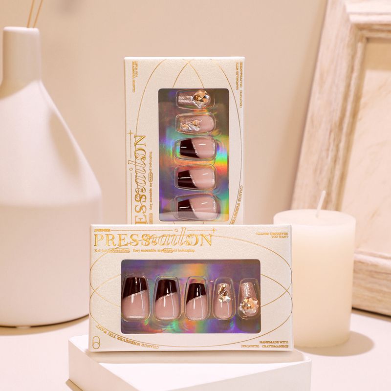 Pannello per unghie in polvere scintillante esplosiva con diamante champagne, stile di lusso rosso francese di design avanzato che indossa un'armatura_voghion.com