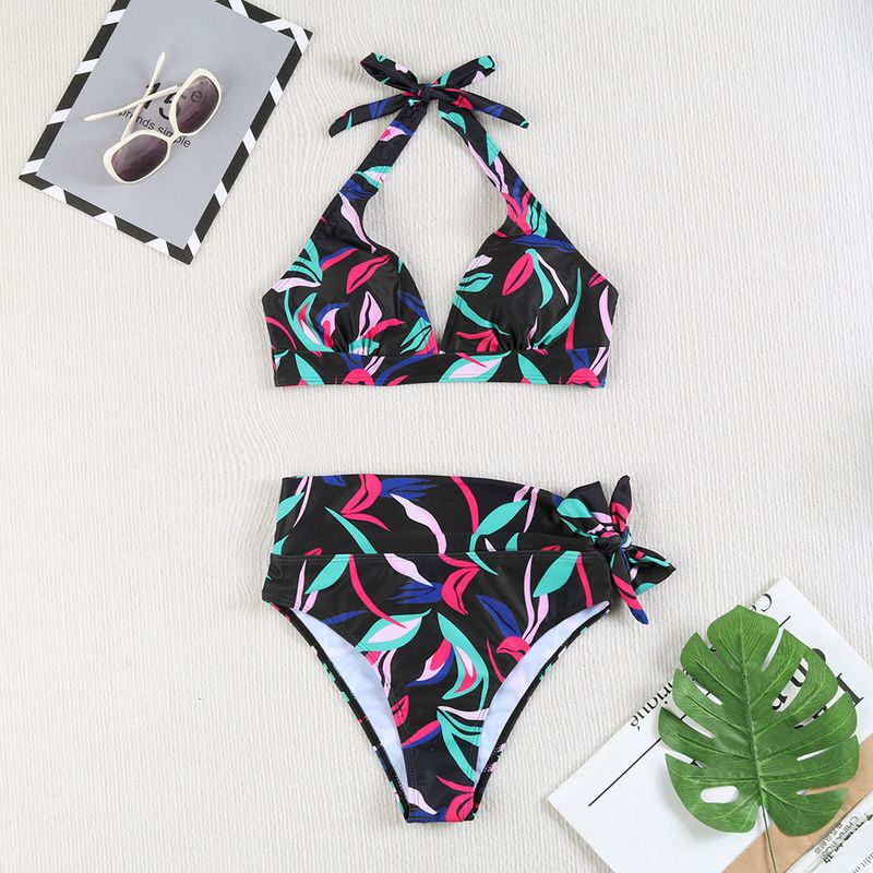 Nuovo costume da bagno da donna con bikini sexy, separato da un triangolo con lacci e stampa digitale multicolore_voghion.com