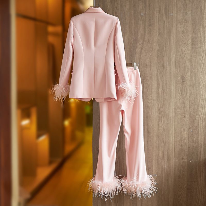Abbigliamento da donna Abito con piume rosa, due pezzi, abito con pantaloni e temperamento_voghion.com
