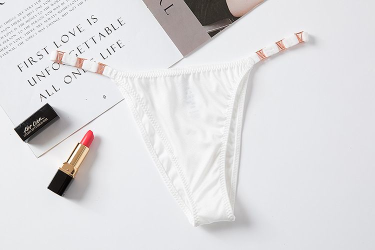 Vêtements pour femmes, sous-vêtements sexy en soie glacée en métal en forme de V, exercice de fitness, levage des hanches, taille basse, fourche haute, string demi-hanche pour femmes_voghion.com