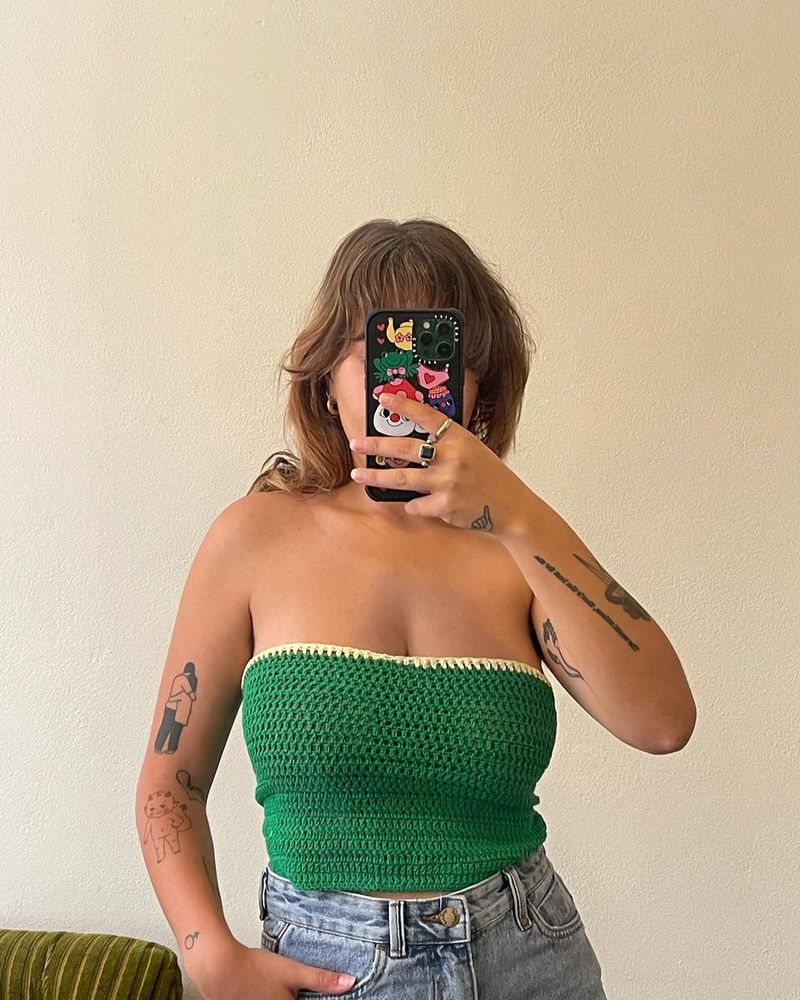Top feminino de manga comprida com decote em V e alças finas, moda verão 2022, com contraste de cores, alças finas e alças finas, sem alças_voghion.com