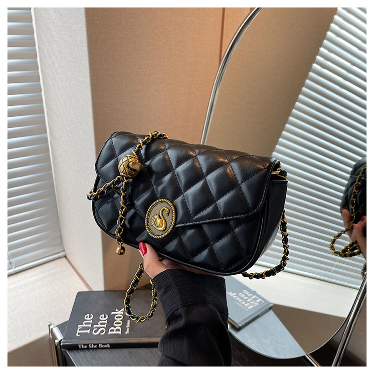 Borsa da donna Estate 2023 New High-end Sense French Niche Diamond Chain bag borsa a tracolla a tracolla all-match di moda_voghion.com